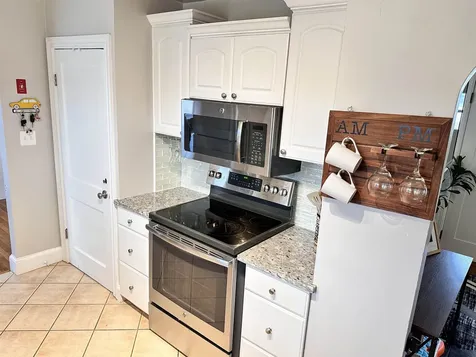 17 Walton Road Plaistow NH 03865