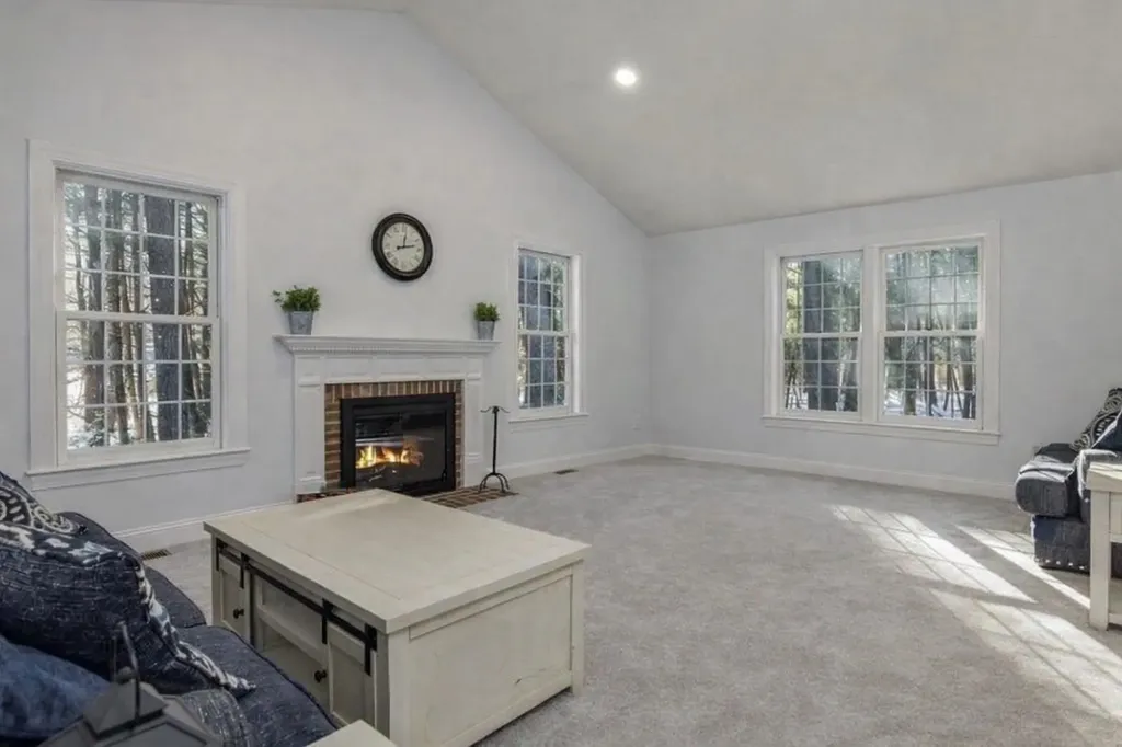 9 Captain's Way Exeter NH 03833