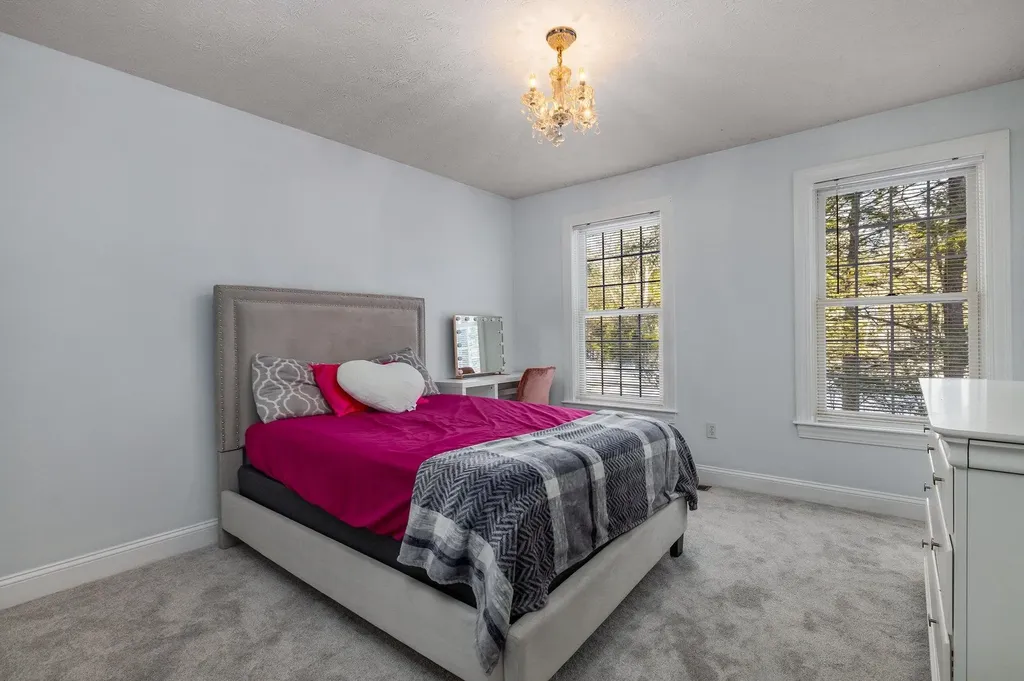 9 Captain's Way Exeter NH 03833