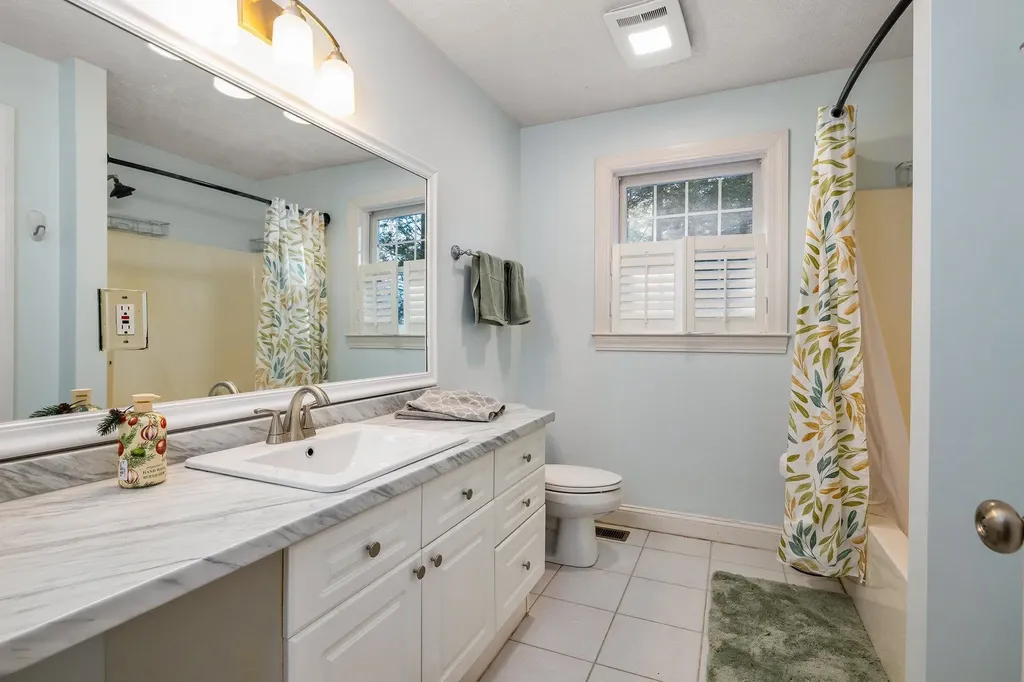 9 Captain's Way Exeter NH 03833