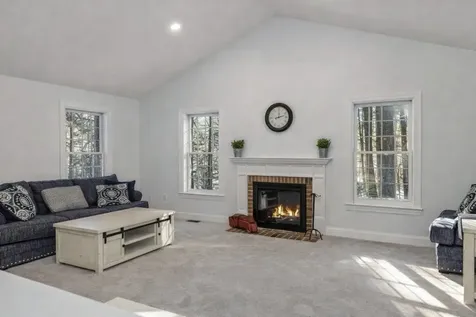 9 Captain's Way Exeter NH 03833