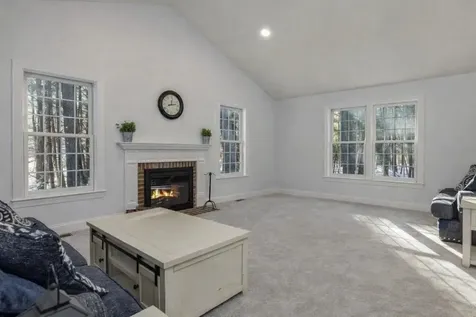 9 Captain's Way Exeter NH 03833