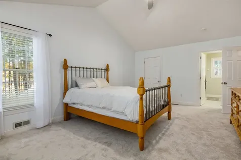 9 Captain's Way Exeter NH 03833