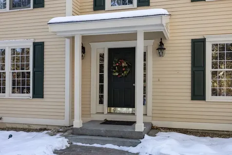 9 Captain's Way Exeter NH 03833