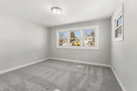 14 Stage Coach Circle Londonderry NH 03053