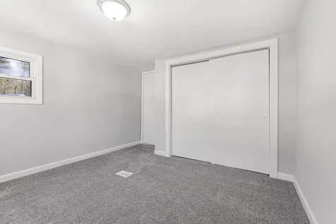 14 Stage Coach Circle Londonderry NH 03053