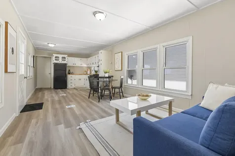 14 Stage Coach Circle Londonderry NH 03053