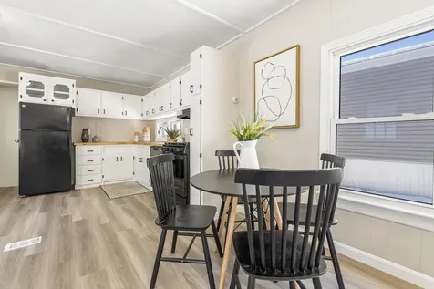 14 Stage Coach Circle Londonderry NH 03053