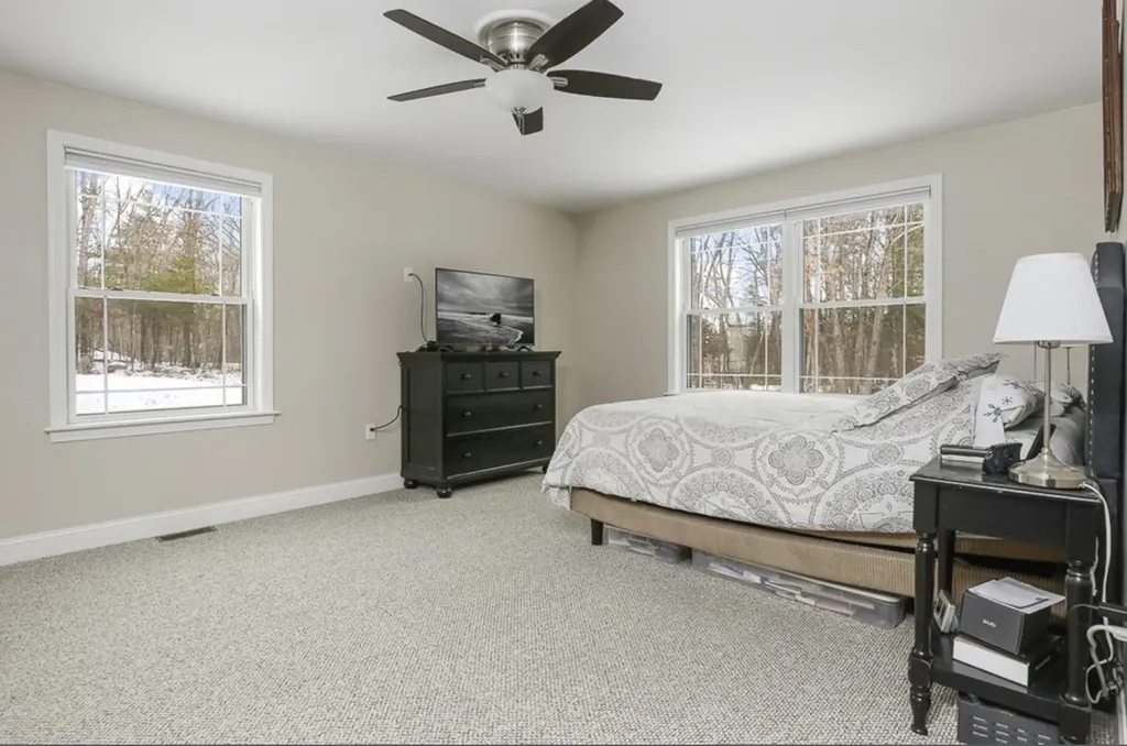 9 Gulliver Avenue Salem NH 03079