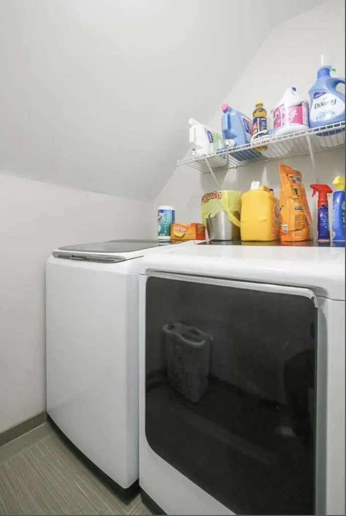 9 Gulliver Avenue Salem NH 03079