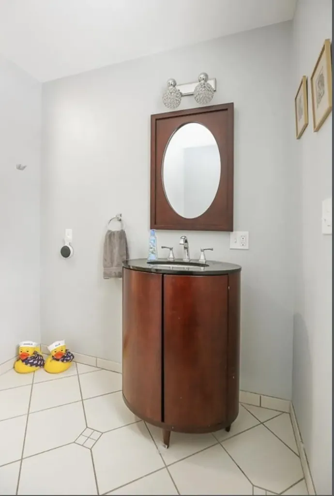 9 Gulliver Avenue Salem NH 03079