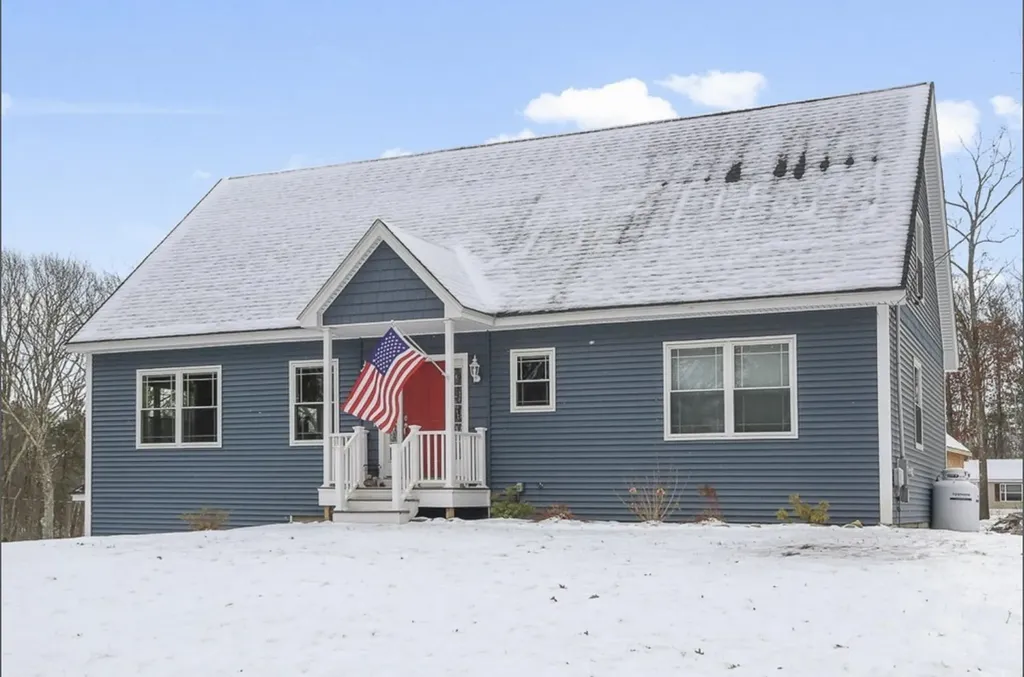 9 Gulliver Avenue Salem NH 03079