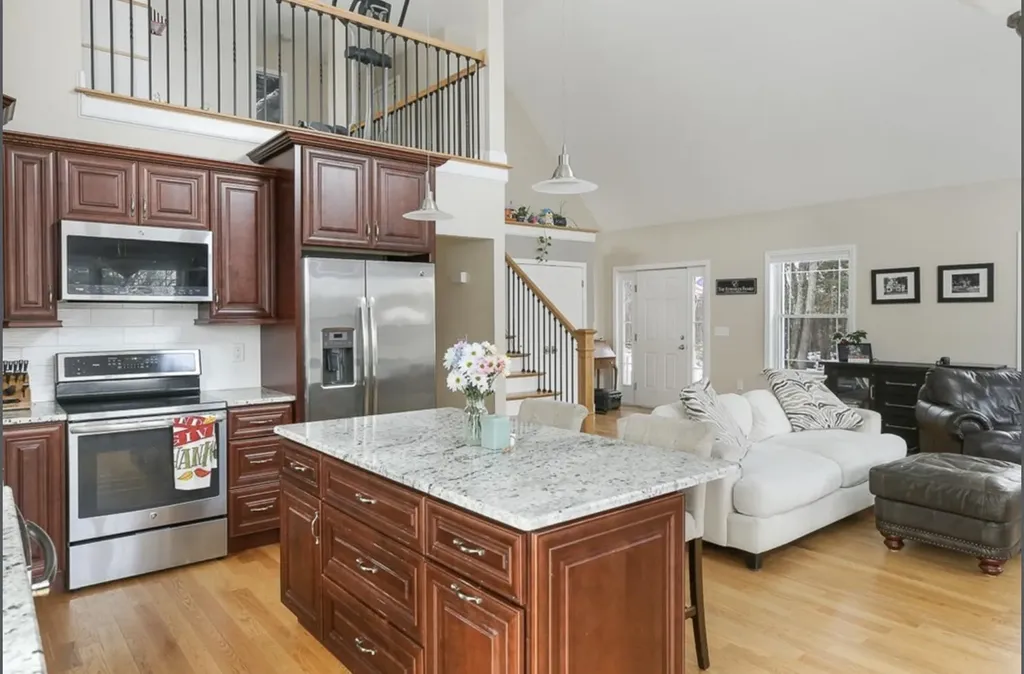 9 Gulliver Avenue Salem NH 03079