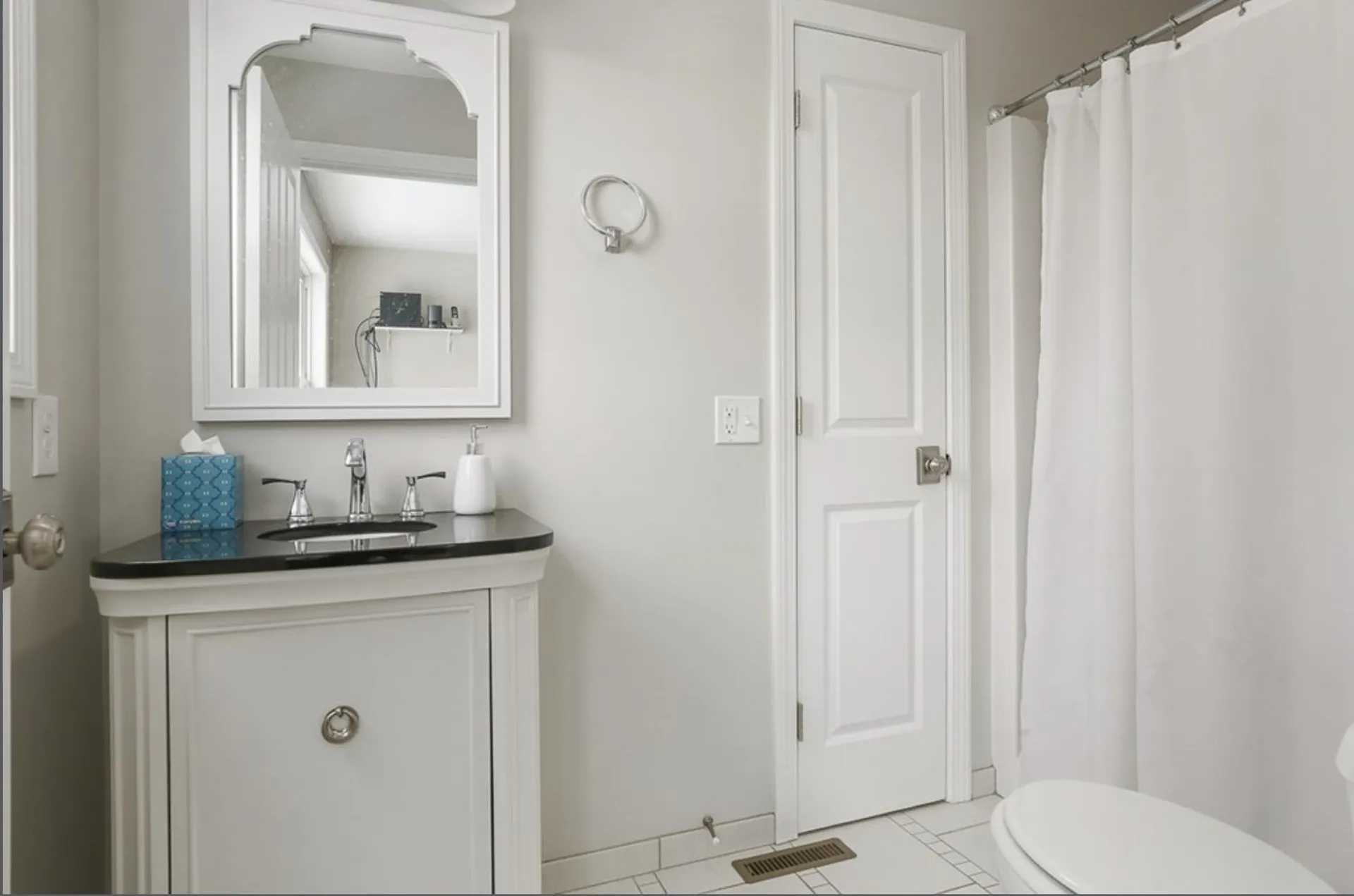 9 Gulliver Avenue Salem NH 03079