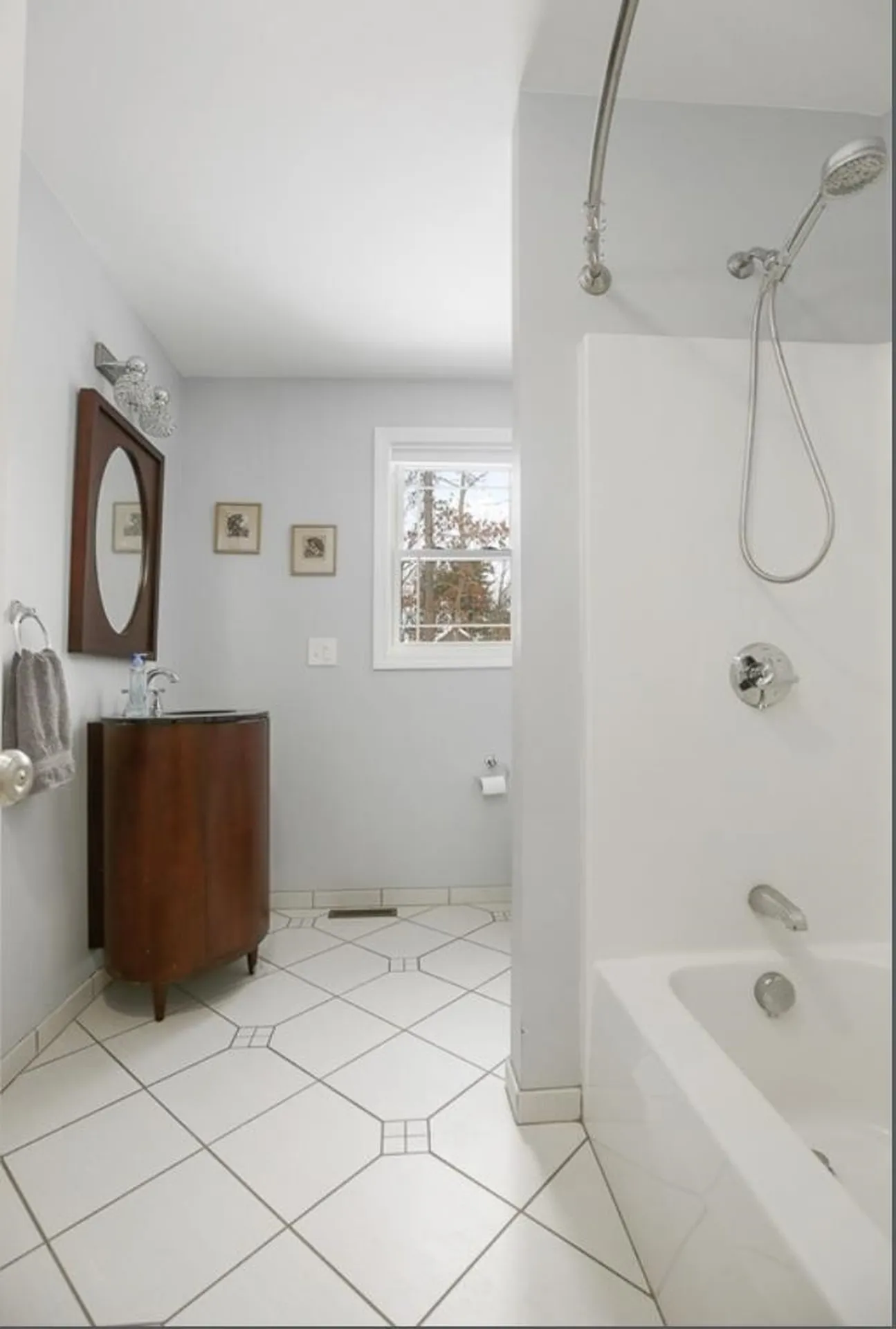 9 Gulliver Avenue Salem NH 03079