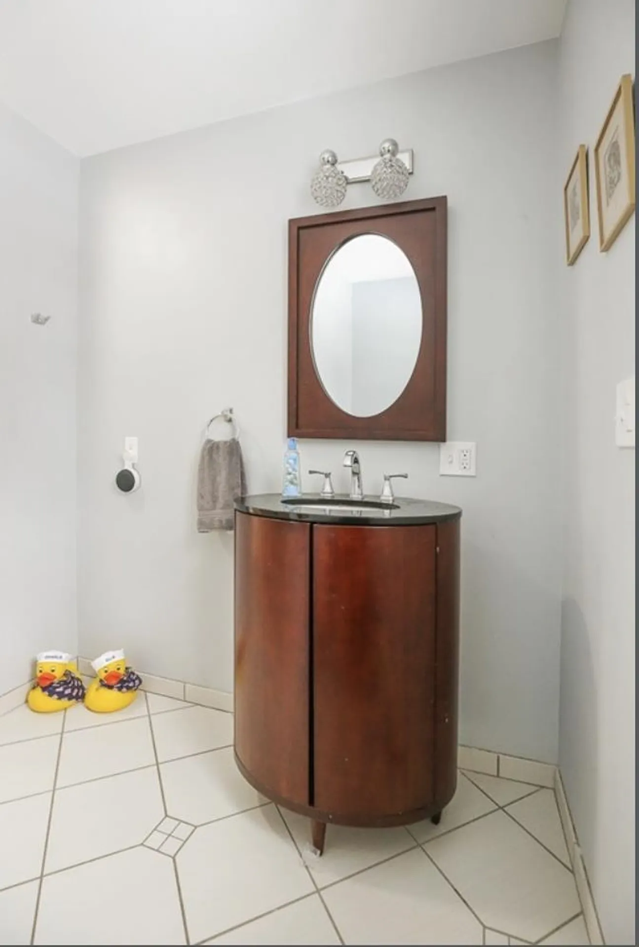 9 Gulliver Avenue Salem NH 03079