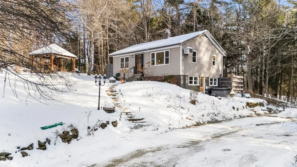 118 North Road Sunapee NH 03782