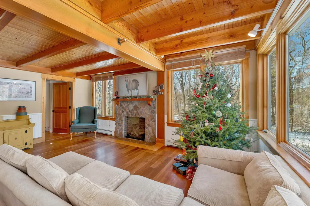 27 Wentworth Avenue Laconia NH 03246