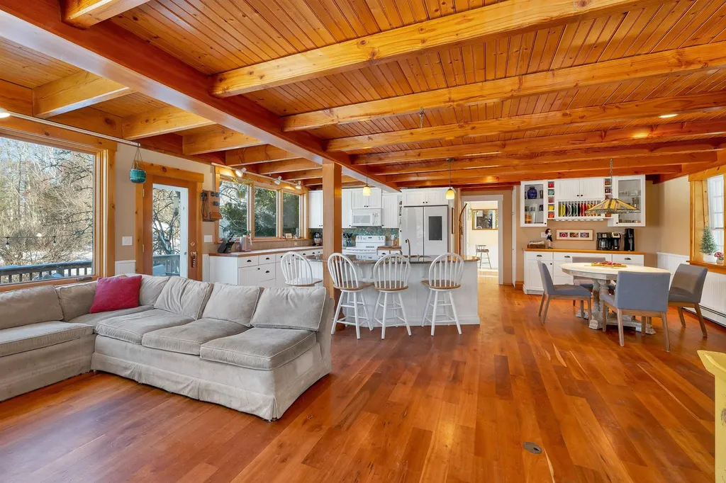 27 Wentworth Avenue Laconia NH 03246