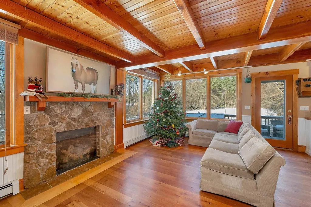 27 Wentworth Avenue Laconia NH 03246