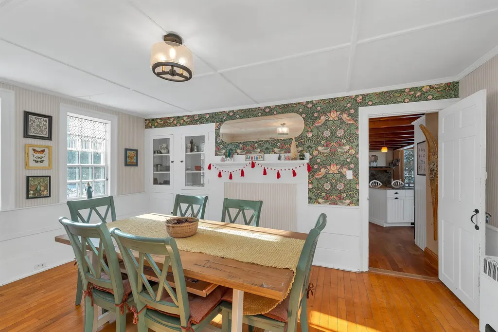 27 Wentworth Avenue Laconia NH 03246