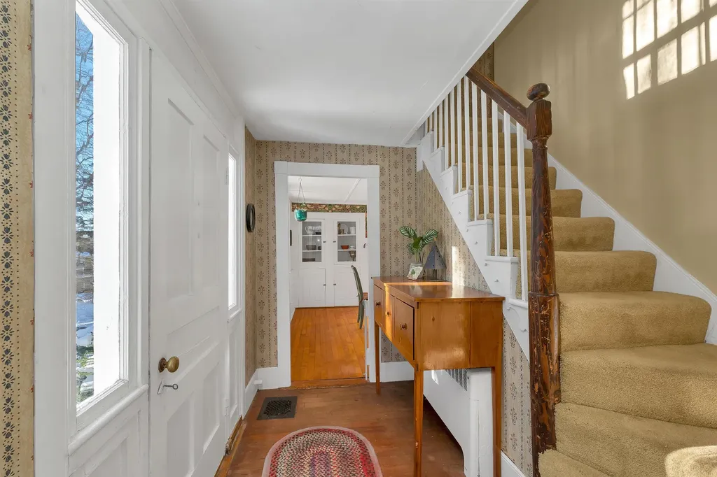 27 Wentworth Avenue Laconia NH 03246