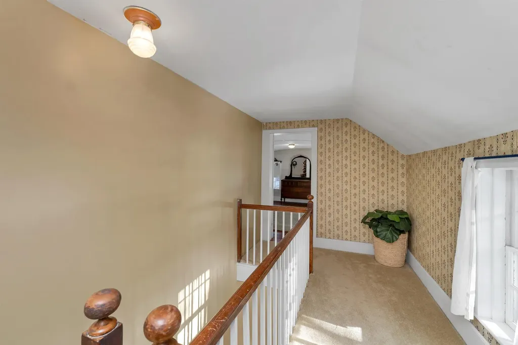 27 Wentworth Avenue Laconia NH 03246