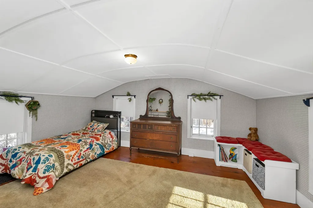 27 Wentworth Avenue Laconia NH 03246