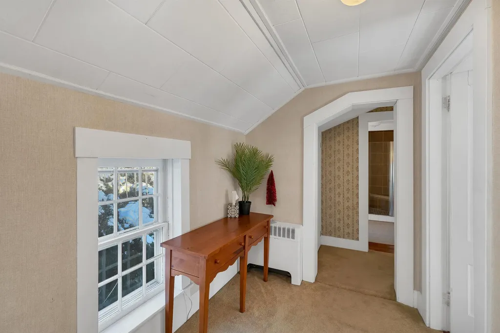 27 Wentworth Avenue Laconia NH 03246