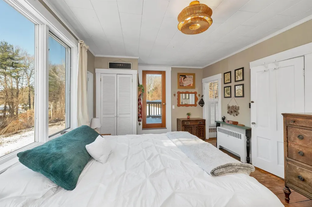 27 Wentworth Avenue Laconia NH 03246