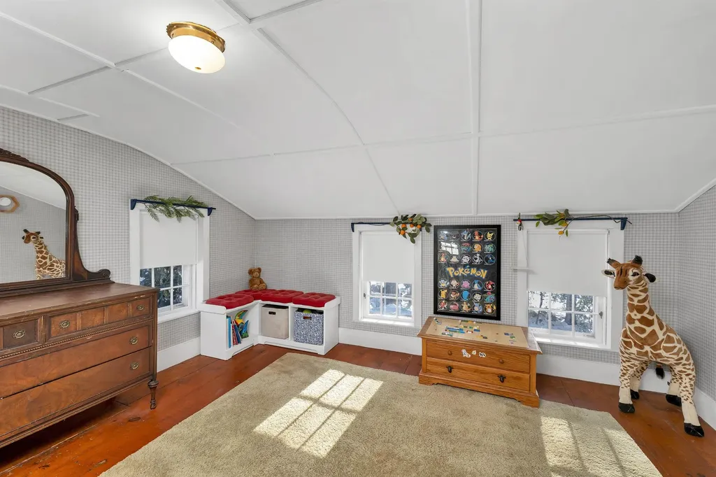 27 Wentworth Avenue Laconia NH 03246