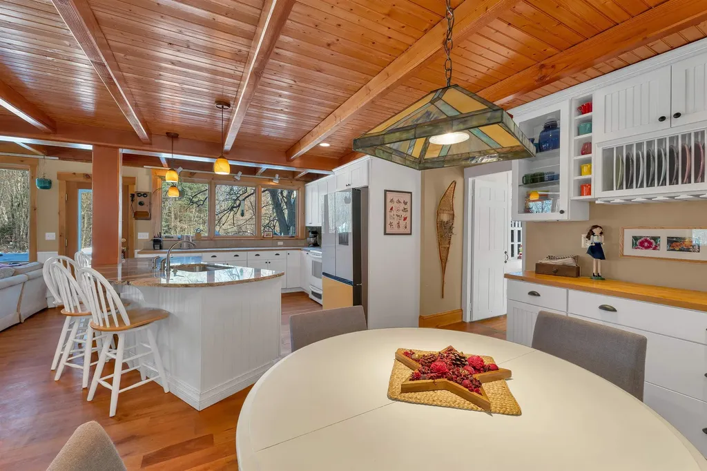 27 Wentworth Avenue Laconia NH 03246