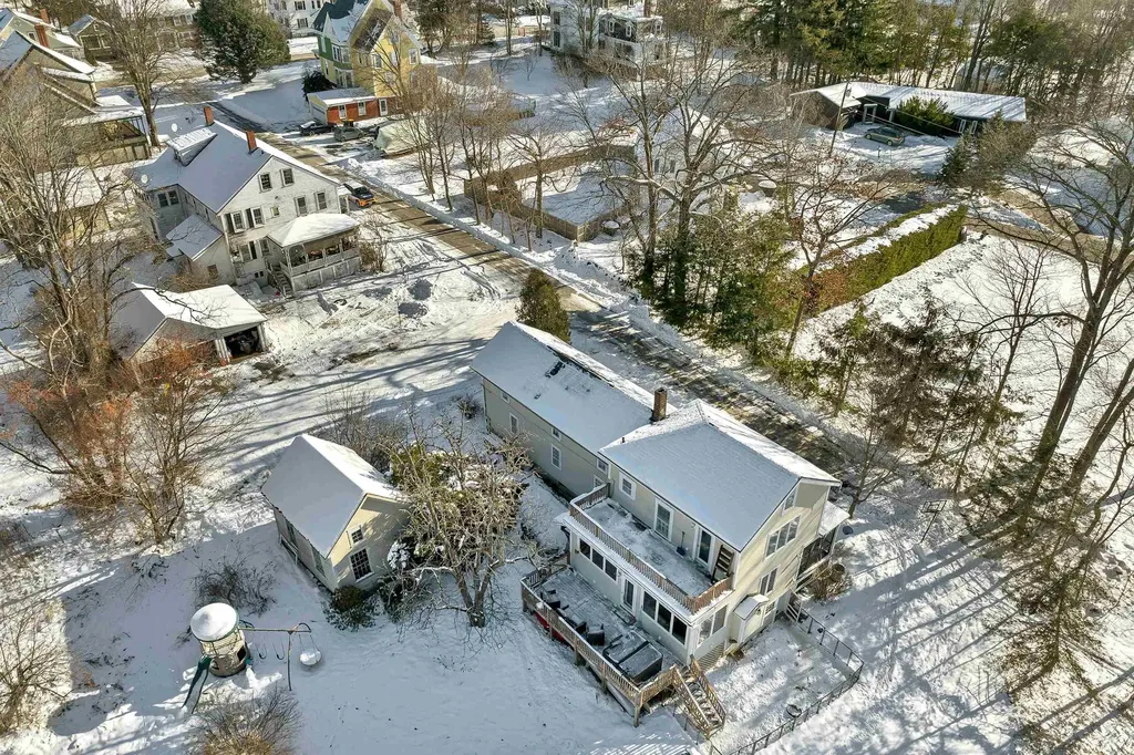 27 Wentworth Avenue Laconia NH 03246