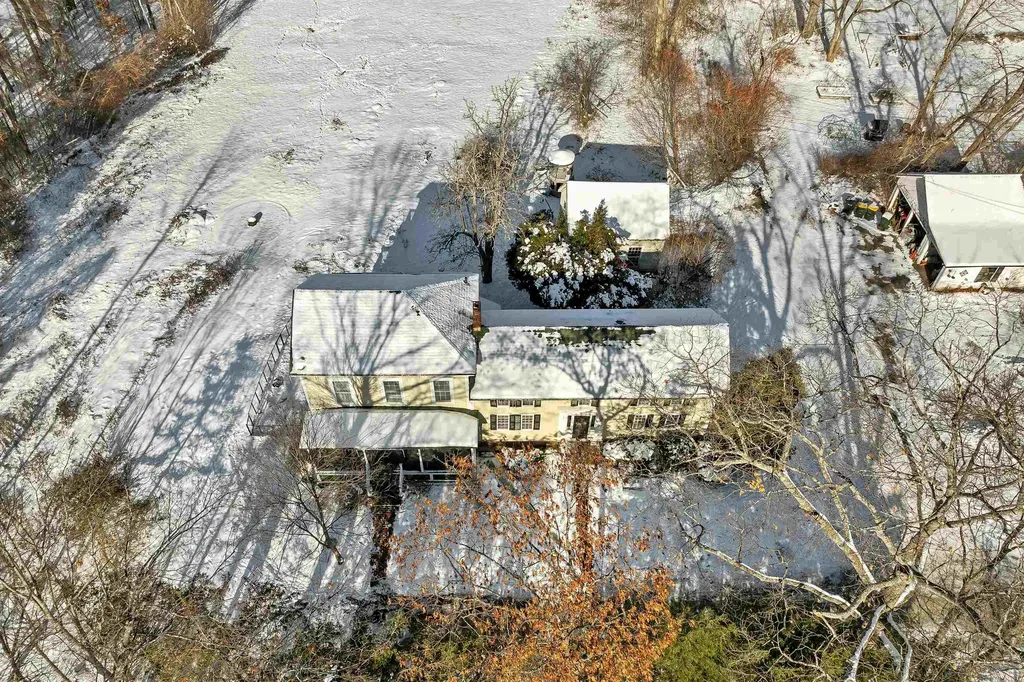 27 Wentworth Avenue Laconia NH 03246