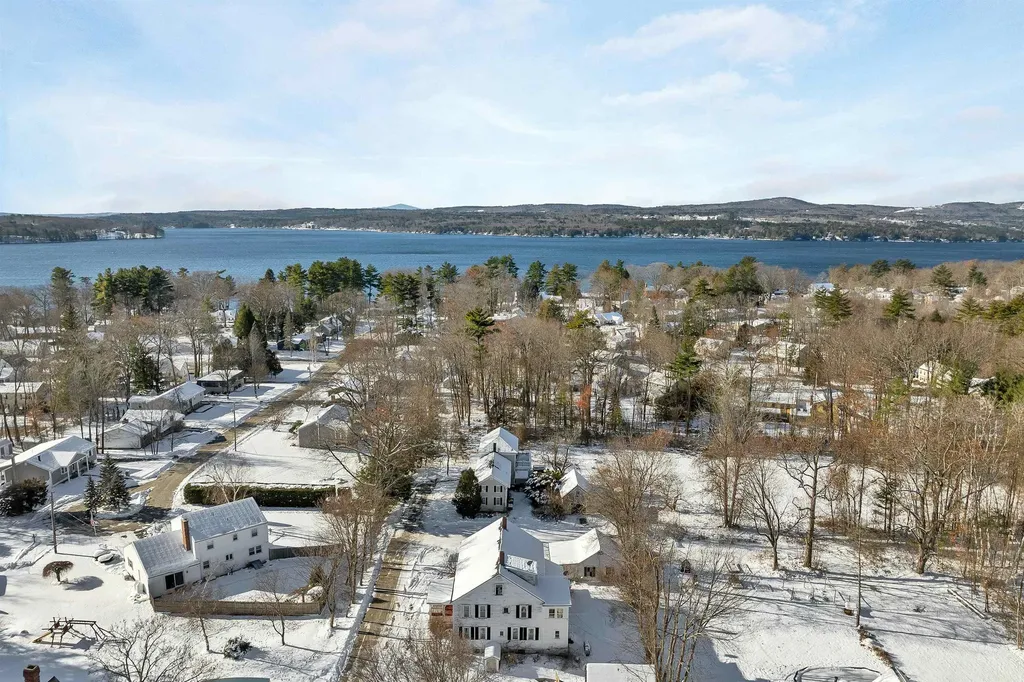 27 Wentworth Avenue Laconia NH 03246