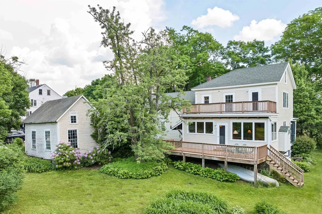 27 Wentworth Avenue Laconia NH 03246