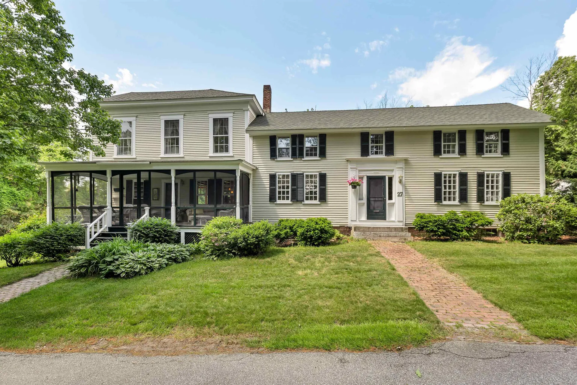 27 Wentworth Avenue Laconia NH 03246