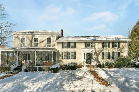 27 Wentworth Avenue Laconia NH 03246