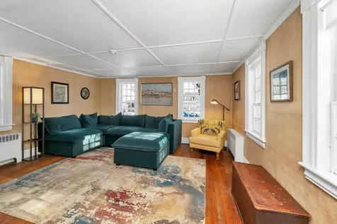 27 Wentworth Avenue Laconia NH 03246