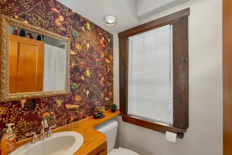 27 Wentworth Avenue Laconia NH 03246