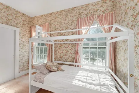 27 Wentworth Avenue Laconia NH 03246