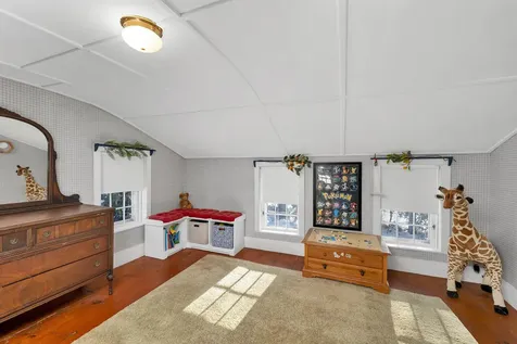 27 Wentworth Avenue Laconia NH 03246