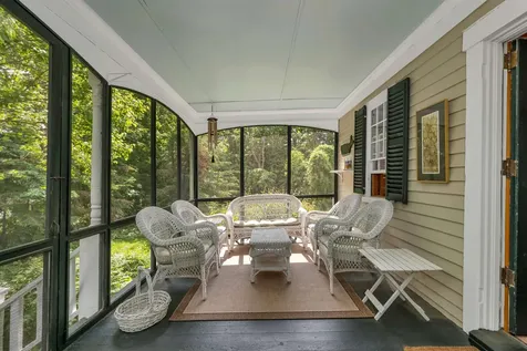 27 Wentworth Avenue Laconia NH 03246