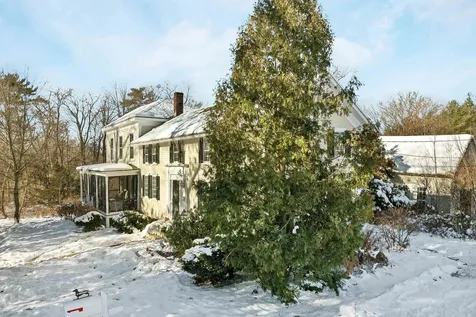 27 Wentworth Avenue Laconia NH 03246