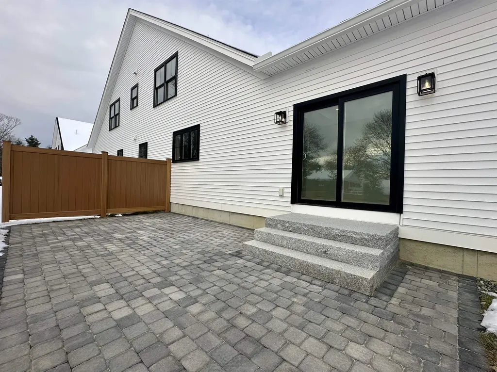 15 Little River Road Exeter NH 03833