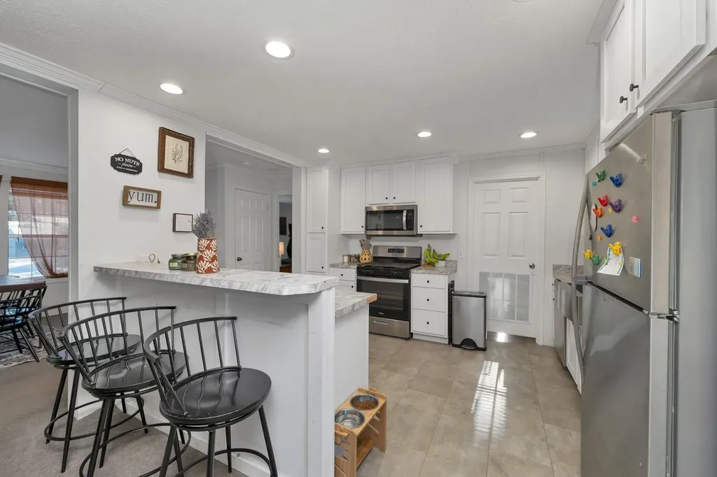 23 Dartmouth Circle Newmarket NH 03857