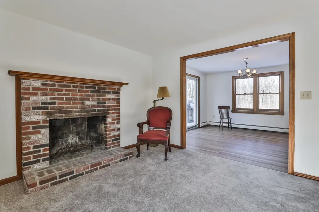 12 Beaver Lake Road Derry NH 03038