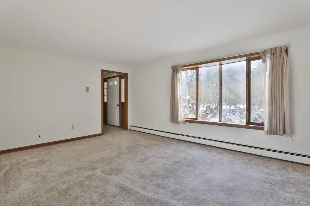 12 Beaver Lake Road Derry NH 03038