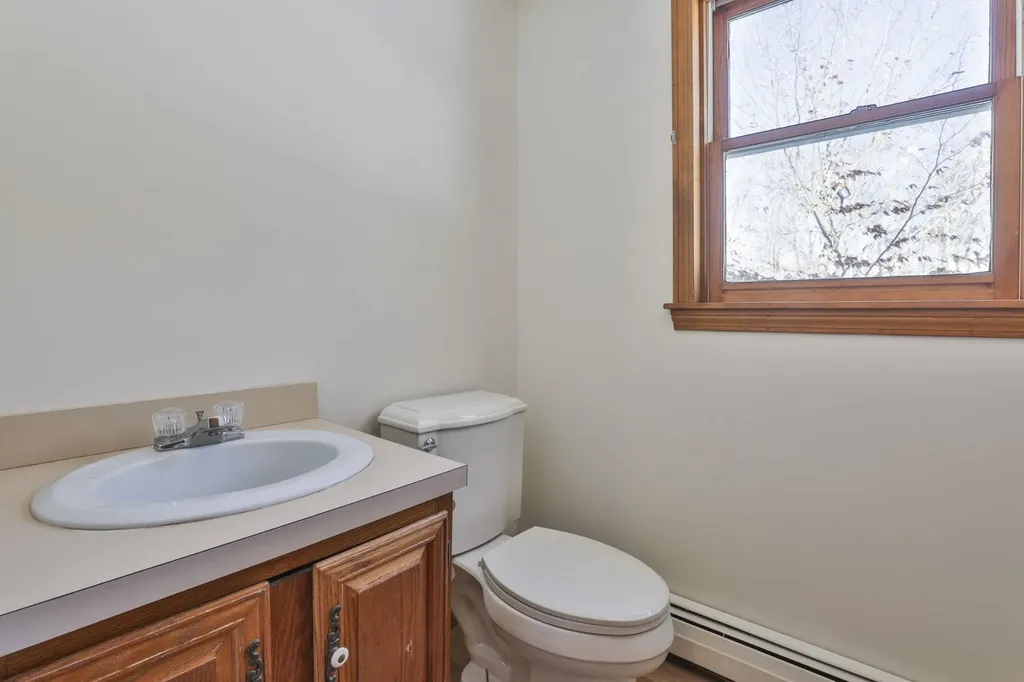 12 Beaver Lake Road Derry NH 03038