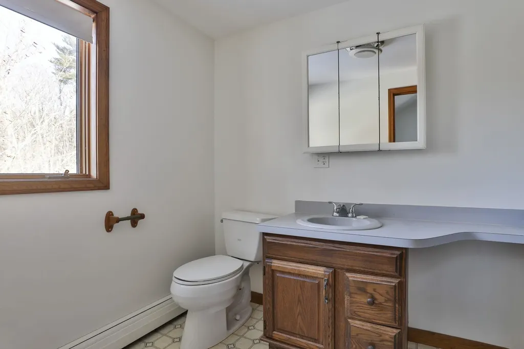 12 Beaver Lake Road Derry NH 03038